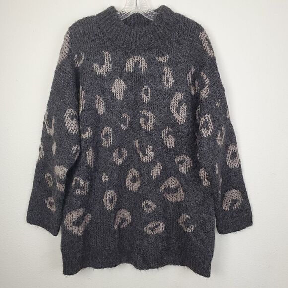 Universal Thread Sweaters - NWT Universal Thread Chunky Sweater. Leppard Gray. Oversized. Size 1XL